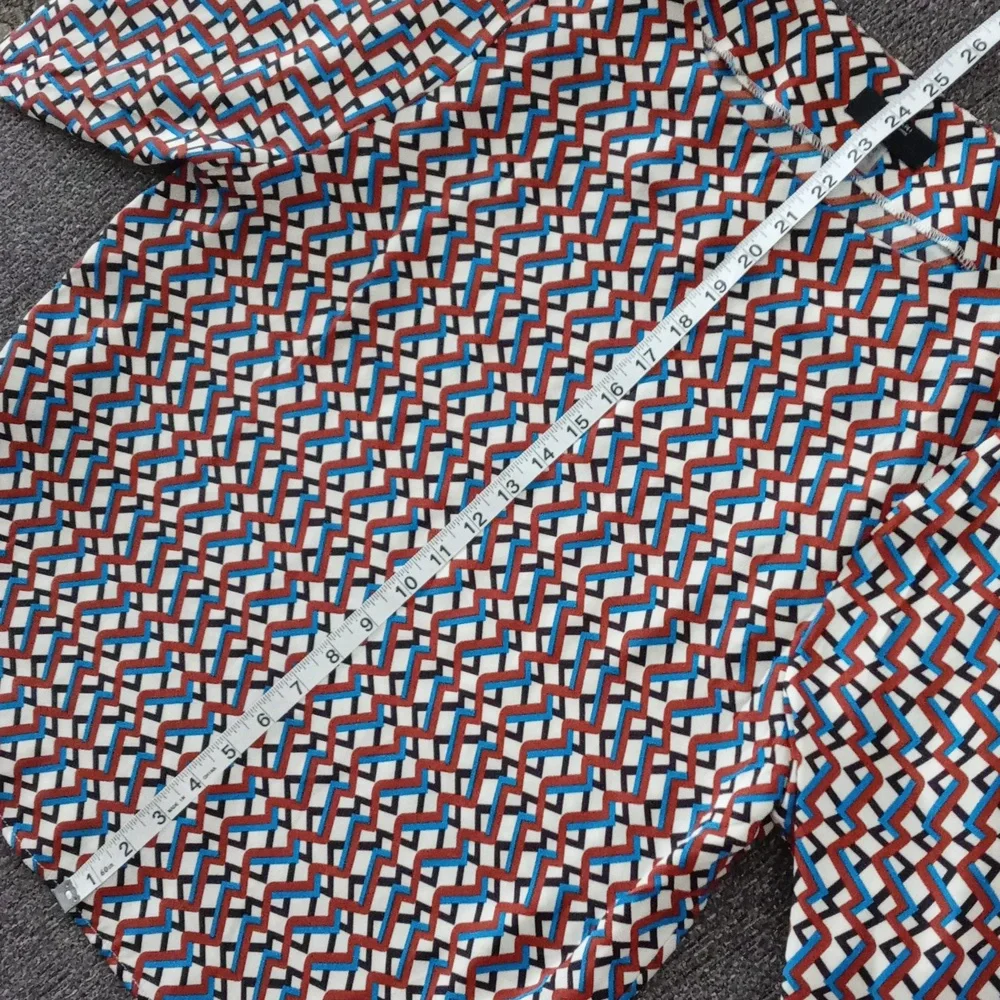 💙T Tahari💙 - Geometric Top - Picture 16 of 16